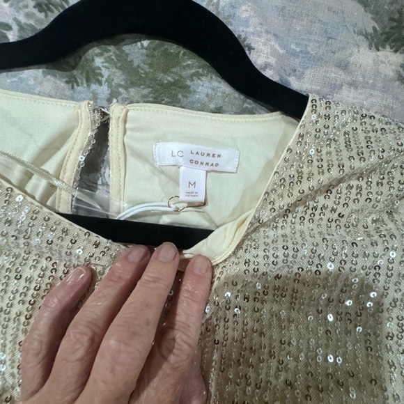 NWT Sz med sequin top - Picture 11 of 14